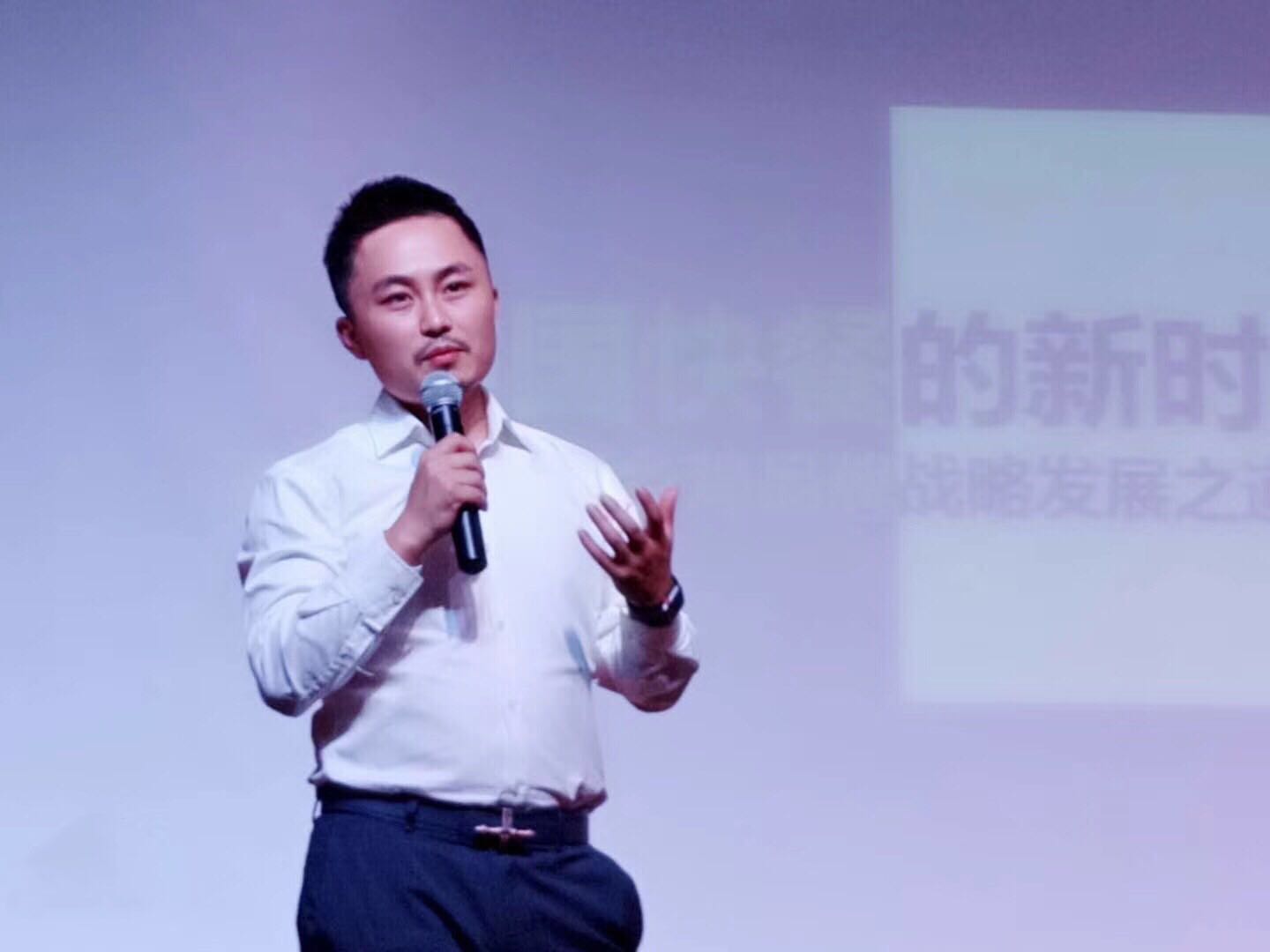 合财《开学第一课》系列之老乡鸡束小龙与你谈谈人生定位