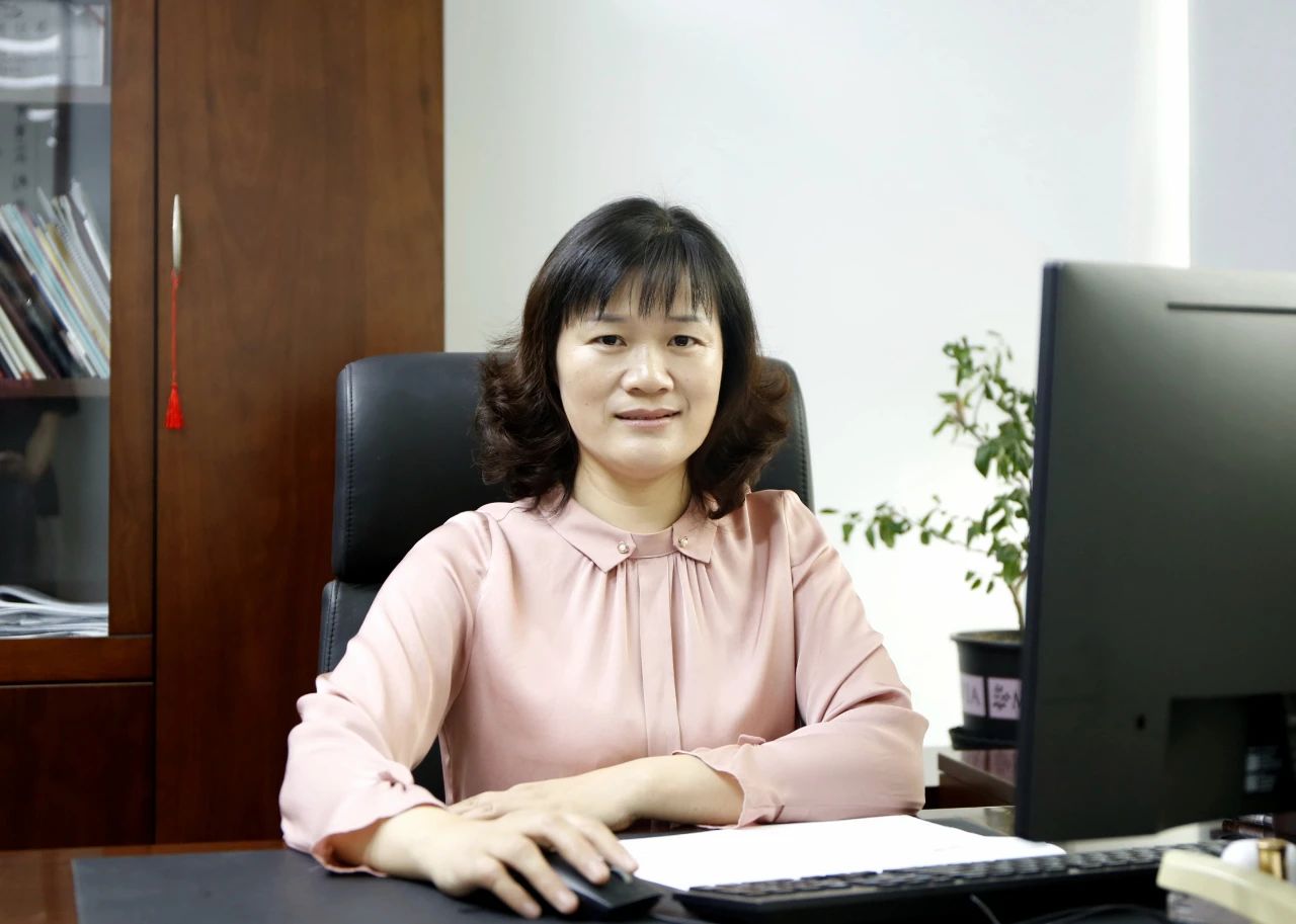 2021年全市教育系统“优秀共产党员”李侠： 担当作为 以爱为桥育新人