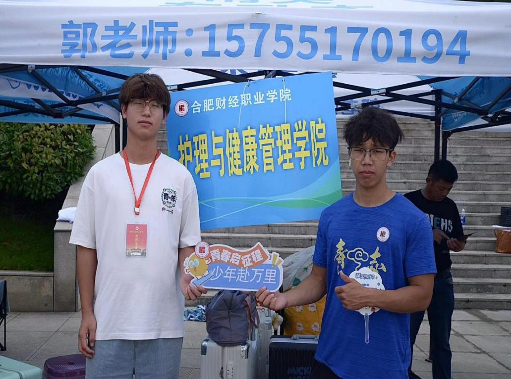 迎新现场满“新”期待，以心换“新”