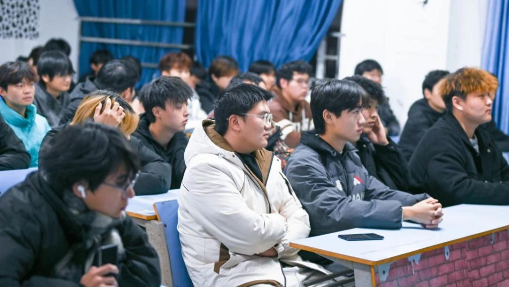 弘扬宪法精神，做遵纪守法的好青年