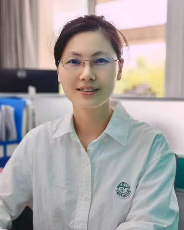 李晓艳 