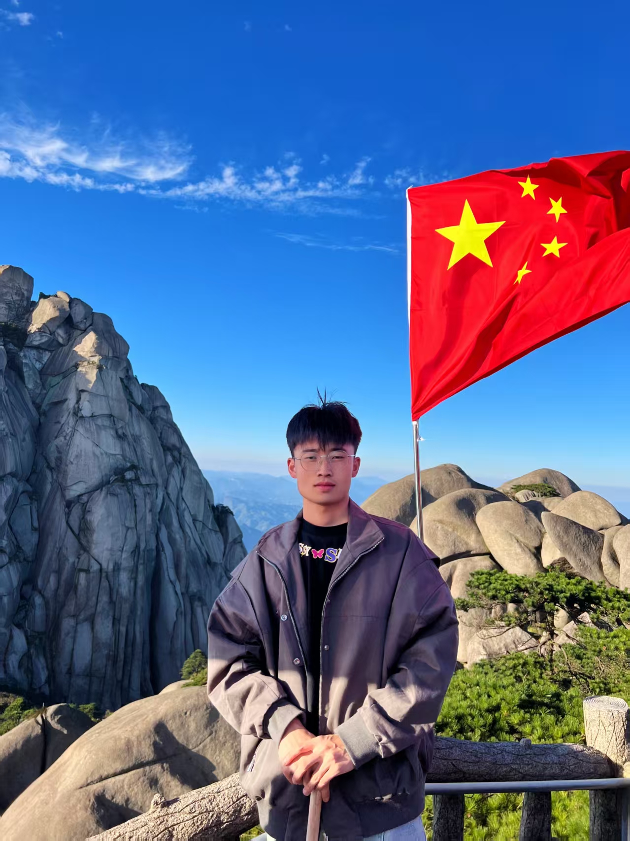 【追光者】洪鑫明 李浩浩：以青春之笔 绘多彩画卷